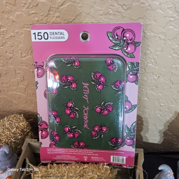 Betsey Johnson Dental Flossers in Travel Tin - Picture 5 of 5